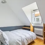 Bright 30 M With View Of The Eiffel Tower